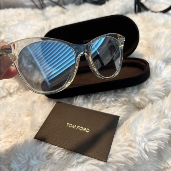 Tom Ford Clear Blue Gradient Authentic
Sunglasses - Picture 4 of 9